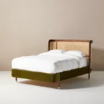 Talent Design, karyola, hasır başlıklı yatak, rattan detaylı yatak, kadife kumaş baza, kavisli başlık, doğal ahşap yatak, yatak odası dekorasyonu, lüks yatak tasarımı, vintage tarz yatak, el işçiliği başlık, modern klasik karyola, konforlu yatak modeli, estetik yatak başlığı, iç mekan tasarımı