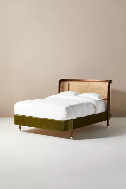 Talent Design, karyola, hasır başlıklı yatak, rattan detaylı yatak, kadife kumaş baza, kavisli başlık, doğal ahşap yatak, yatak odası dekorasyonu, lüks yatak tasarımı, vintage tarz yatak, el işçiliği başlık, modern klasik karyola, konforlu yatak modeli, estetik yatak başlığı, iç mekan tasarımı