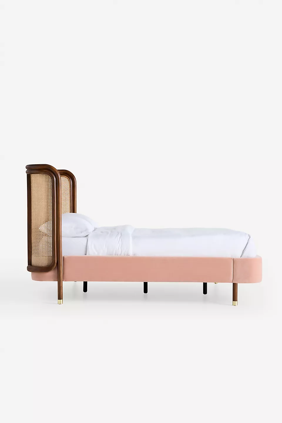 karyola, özel üretim karyola, hasır rattan karyola, masif ahşap karyola, modern karyola, özel ölçü karyola, sipariş mobilya karyola, ısmarlama mobilya karyola, lüks karyola, yatak odası mobilyası