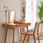 talent design, modern makyaj masası, rattan çekmeceli masa, ahşap makyaj masası, İskandinav tarz makyaj masası, doğal malzemeli masa, şık makyaj masası tasarımı, minimal tasarım masa, masif meşe makyaj masası, estetik makyaj masası, ergonomik masa, lüks makyaj masası, dekoratif makyaj masası, rustik makyaj masası, oturma odası için masa, işlevsel makyaj masası, çok amaçlı masa, vintage tarz makyaj masası, doğal tonlarda masa, tasarımcı masa, bohem tarz masa, özel tasarım makyaj masası, hafif ve dayanıklı masa, çekmeceli makyaj masası, kompakt makyaj masası, iç mekan estetik mobilyası