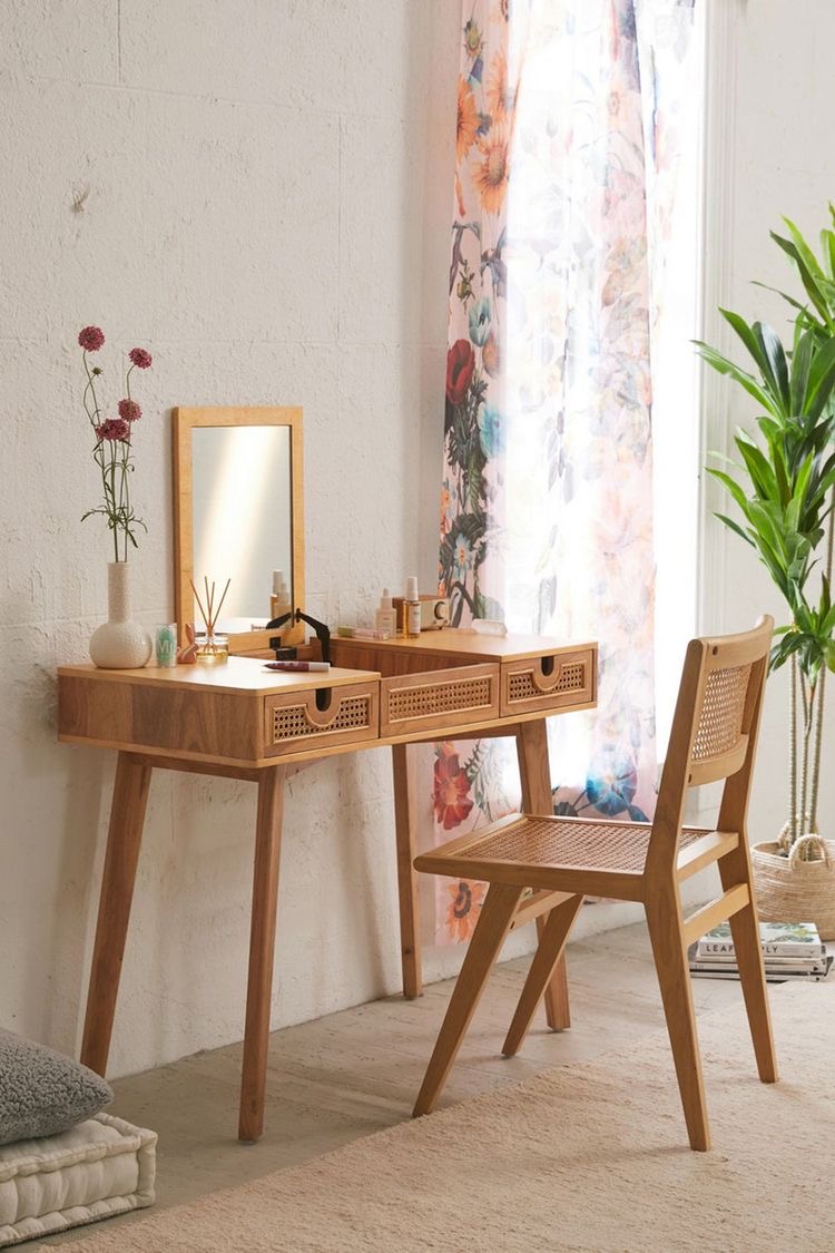 talent design, modern makyaj masası, rattan çekmeceli masa, ahşap makyaj masası, İskandinav tarz makyaj masası, doğal malzemeli masa, şık makyaj masası tasarımı, minimal tasarım masa, masif meşe makyaj masası, estetik makyaj masası, ergonomik masa, lüks makyaj masası, dekoratif makyaj masası, rustik makyaj masası, oturma odası için masa, işlevsel makyaj masası, çok amaçlı masa, vintage tarz makyaj masası, doğal tonlarda masa, tasarımcı masa, bohem tarz masa, özel tasarım makyaj masası, hafif ve dayanıklı masa, çekmeceli makyaj masası, kompakt makyaj masası, iç mekan estetik mobilyası
