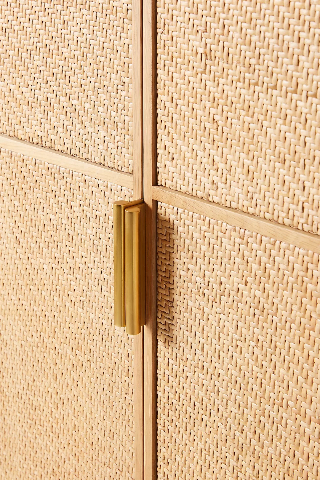 talent_design, kavisli gardırop, rattan kapaklı dolap, doğal ahşap gardırop, minimalist tasarım gardırop, modern yatak odası dolabı, meşe gardırop, zarif tasarım dolap, şık depolama çözümü, doğal malzemeli dolap, İskandinav tarzı gardırop, rustik rattan detaylı dolap, dekoratif gardırop tasarımı, iç mekan depolama mobilyası, el yapımı ahşap gardırop, otantik rattan kapaklı mobilya