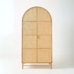 talent_design, kavisli gardırop, rattan kapaklı dolap, doğal ahşap gardırop, minimalist tasarım gardırop, modern yatak odası dolabı, meşe gardırop, zarif tasarım dolap, şık depolama çözümü, doğal malzemeli dolap, İskandinav tarzı gardırop, rustik rattan detaylı dolap, dekoratif gardırop tasarımı, iç mekan depolama mobilyası, el yapımı ahşap gardırop, otantik rattan kapaklı mobilya