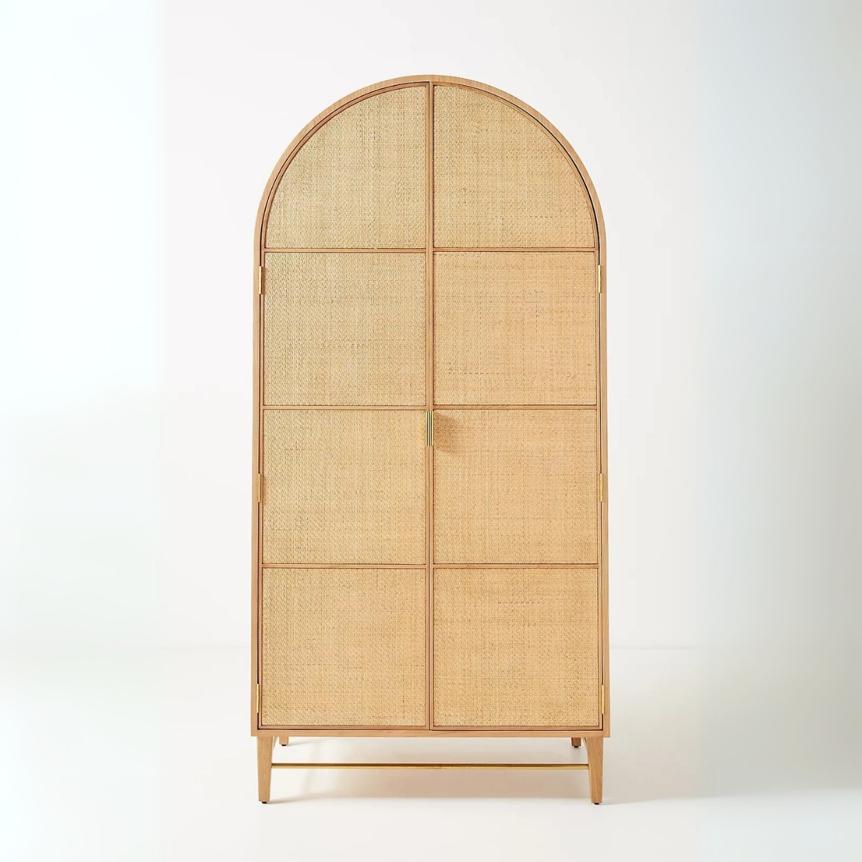 talent_design, kavisli gardırop, rattan kapaklı dolap, doğal ahşap gardırop, minimalist tasarım gardırop, modern yatak odası dolabı, meşe gardırop, zarif tasarım dolap, şık depolama çözümü, doğal malzemeli dolap, İskandinav tarzı gardırop, rustik rattan detaylı dolap, dekoratif gardırop tasarımı, iç mekan depolama mobilyası, el yapımı ahşap gardırop, otantik rattan kapaklı mobilya