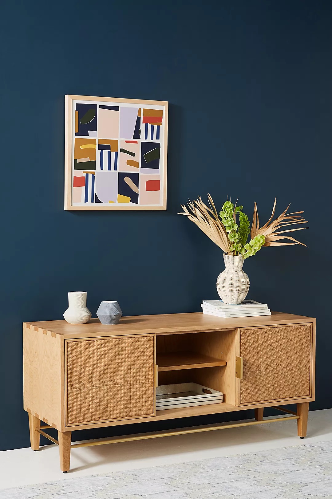 talent design, rattan kapaklı TV ünitesi, meşe ahşap konsol, minimalist tasarım TV sehpası, modern TV ünitesi, doğal malzemeli konsol, İskandinav tarzı mobilya, şık oturma odası konsolu, rustik TV sehpası, rattan detaylı mobilya, zarif tasarım TV ünitesi, doğal ahşap TV sehpası, el yapımı konsol tasarımı, dekoratif oturma odası konsolu, fonksiyonel TV ünitesi, estetik ve dayanıklı mobilya