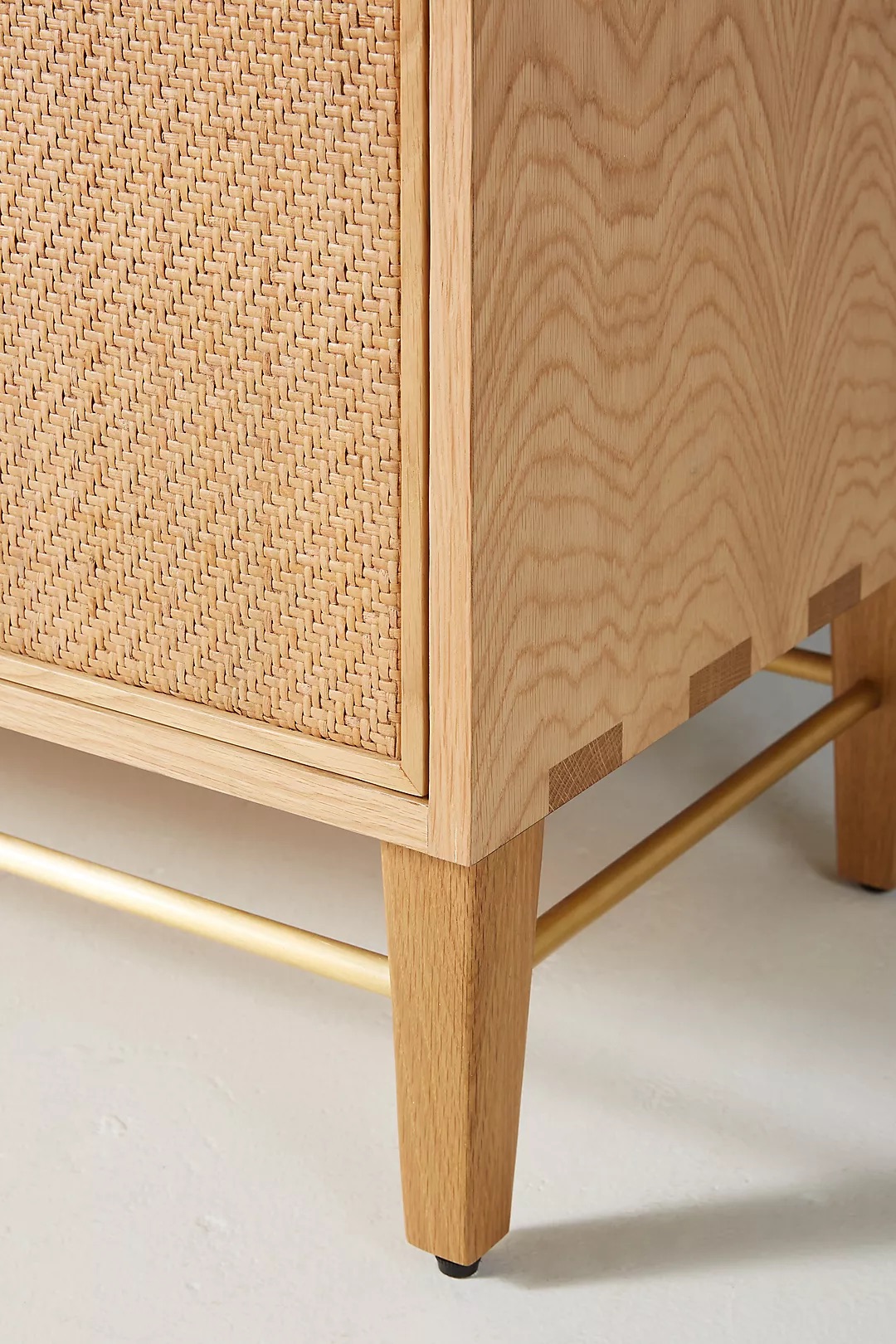 talent design, rattan kapaklı TV ünitesi, meşe ahşap konsol, minimalist tasarım TV sehpası, modern TV ünitesi, doğal malzemeli konsol, İskandinav tarzı mobilya, şık oturma odası konsolu, rustik TV sehpası, rattan detaylı mobilya, zarif tasarım TV ünitesi, doğal ahşap TV sehpası, el yapımı konsol tasarımı, dekoratif oturma odası konsolu, fonksiyonel TV ünitesi, estetik ve dayanıklı mobilya