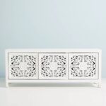 talent design, rattan kapaklı konsol, meşe ahşap büfe, minimalist tasarım konsol, modern depolama mobilyası, çekmeceli konsol tasarımı, İskandinav tarzı mobilya, doğal ahşap konsol, şık oturma odası mobilyası, zarif tasarım konsol, rustik rattan detaylı büfe, doğal malzemeli büfe, el yapımı ahşap konsol, dekoratif depolama çözümü, estetik ve fonksiyonel konsol, modern iç mekan büfe, El oyması kapaklı büfe