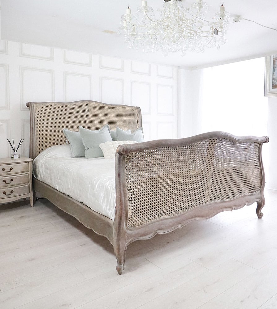 talent design doğal ahşap karyola, talent design furniture Fransız tarz yatak, talent design dumanlı meşe karyola modeli, talent design hasır başlıklı yatak tasarımı, talent design furniture oymalı klasik yatak, talent design şık ve zarif yatak odası mobilyası, talent design vintage detaylı masif karyola, talent design furniture doğal yüzeyli ahşap yatak, talent design patine işlemeli yatak modeli, talent design furniture geleneksel el işçiliği yatak, talent design lüks yatak odası için özel üretim karyola, talent design iç mekan için klasik tarz mobilya, talent design furniture zamansız ahşap karyola tasarımı