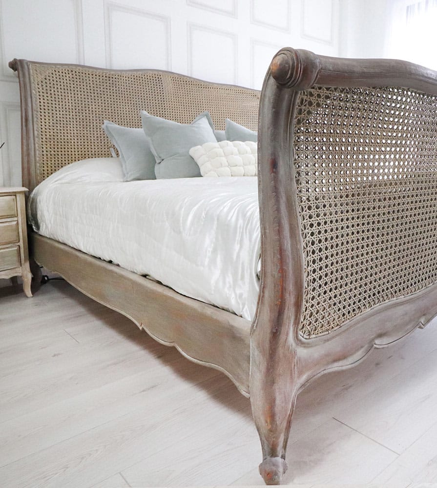 talent design doğal ahşap karyola, talent design furniture Fransız tarz yatak, talent design dumanlı meşe karyola modeli, talent design hasır başlıklı yatak tasarımı, talent design furniture oymalı klasik yatak, talent design şık ve zarif yatak odası mobilyası, talent design vintage detaylı masif karyola, talent design furniture doğal yüzeyli ahşap yatak, talent design patine işlemeli yatak modeli, talent design furniture geleneksel el işçiliği yatak, talent design lüks yatak odası için özel üretim karyola, talent design iç mekan için klasik tarz mobilya, talent design furniture zamansız ahşap karyola tasarımı