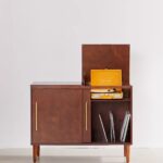 talent design, plak saklama dolabı, pikap dolabı, ahşap plak dolabı, modern tasarım dolap, vintage plak mobilyası, plak depolama ünitesi, oturma odası için dolap, minimal plak saklama, estetik depolama mobilyası, masif ahşap dolap, retro pikap dolabı, kitaplık tarzı plak dolabı, çok amaçlı dolap tasarımı, şık depolama çözümü, plak koleksiyonu dolabı, müzik odası mobilyası, pikap ve plak standı, tasarımcı mobilya dolabı, ergonomik depolama çözümü, doğal ahşap mobilya, çağdaş plak dolabı, dekoratif depolama mobilyası, pikap saklama ünitesi, plak düzenleyici dolap, lüks ahşap dolap