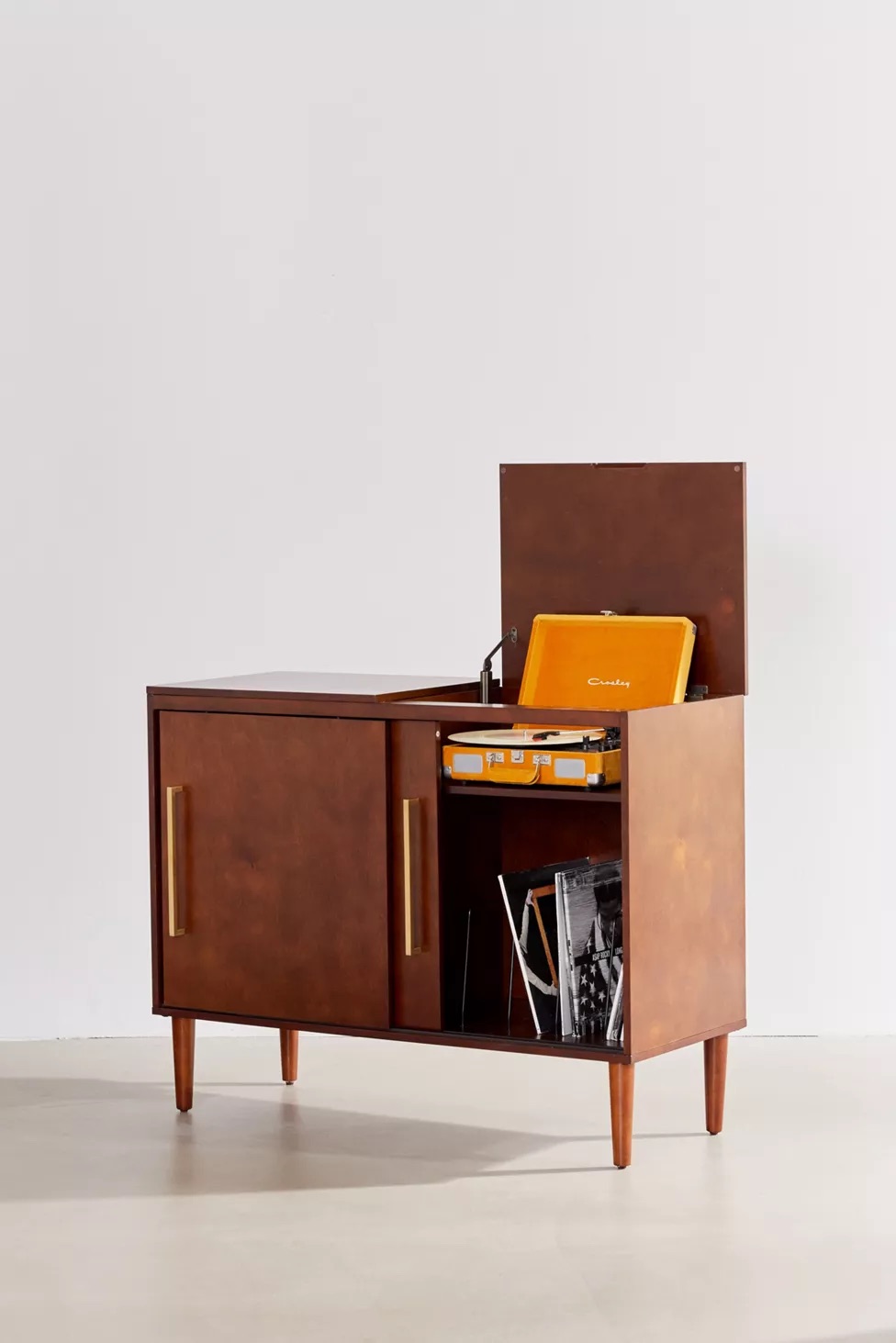 talent design, plak saklama dolabı, pikap dolabı, ahşap plak dolabı, modern tasarım dolap, vintage plak mobilyası, plak depolama ünitesi, oturma odası için dolap, minimal plak saklama, estetik depolama mobilyası, masif ahşap dolap, retro pikap dolabı, kitaplık tarzı plak dolabı, çok amaçlı dolap tasarımı, şık depolama çözümü, plak koleksiyonu dolabı, müzik odası mobilyası, pikap ve plak standı, tasarımcı mobilya dolabı, ergonomik depolama çözümü, doğal ahşap mobilya, çağdaş plak dolabı, dekoratif depolama mobilyası, pikap saklama ünitesi, plak düzenleyici dolap, lüks ahşap dolap