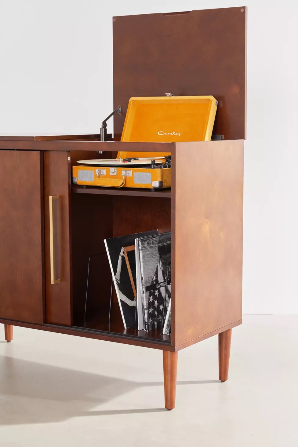 talent design, plak saklama dolabı, pikap dolabı, ahşap plak dolabı, modern tasarım dolap, vintage plak mobilyası, plak depolama ünitesi, oturma odası için dolap, minimal plak saklama, estetik depolama mobilyası, masif ahşap dolap, retro pikap dolabı, kitaplık tarzı plak dolabı, çok amaçlı dolap tasarımı, şık depolama çözümü, plak koleksiyonu dolabı, müzik odası mobilyası, pikap ve plak standı, tasarımcı mobilya dolabı, ergonomik depolama çözümü, doğal ahşap mobilya, çağdaş plak dolabı, dekoratif depolama mobilyası, pikap saklama ünitesi, plak düzenleyici dolap, lüks ahşap dolap