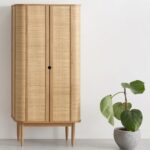 talent design, meşe vitrin büfe, kavisli vitrin dolap, modern vitrin tasarımı, doğal ahşap vitrin, masif meşe dolap, şık vitrin dolap, cam kapaklı vitrin, dekoratif vitrin büfe, zarif vitrin modeli, ahşap kavisli dolap, rustik vitrin tasarımı, ergonomik vitrin büfe, minimalist vitrin dolap, doğal malzemeli vitrin, iç mekan dekorasyon dolabı, Modern vitrin dolabı, Mavi lake boyalı vitrin, İngiliz tarzı vitrin, Şık vitrin tasarımı, Cam kapaklı dolap, Dekoratif vitrin dolabı, Salon için vitrin, Masif vitrin modelleri, Özel tasarım dolap, Estetik vitrin mobilyası, Modern bufeler, Şık camlı dolap, Lake boyalı mobilya, Fonksiyonel vitrin tasarımı, El yapımı vitrin, Yüksek kaliteli dolap, Ahşap vitrin modelleri, Özgün dolap tasarımı, Klasik ve modern dolap, Mavi dekoratif mobilya