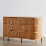 talent design, rattan detaylı şifonyer, meşe ahşap şifonyer, çekmeceli depolama ünitesi, minimalist tasarım şifonyer, doğal malzemeli şifonyer, İskandinav tarzı mobilya, modern yatak odası şifonyeri, rustik tasarım şifonyer, zarif ahşap şifonyer, el yapımı şifonyer mobilyası, rattan kapaklı çekmeceli dolap, doğal ahşap mobilya, estetik ve fonksiyonel şifonyer, şık depolama çözümü, dekoratif şifonyer tasarımı, Meşe aynalı yüksek şifonyer, sekiz çekmeceli şifonyer, eskitme şifonyer, bombe çekmeceli şifonyer, yüksek şifonyer, torna ayaklı şifonyer