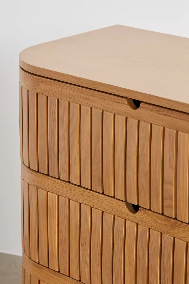 talent design, rattan detaylı şifonyer, meşe ahşap şifonyer, çekmeceli depolama ünitesi, minimalist tasarım şifonyer, doğal malzemeli şifonyer, İskandinav tarzı mobilya, modern yatak odası şifonyeri, rustik tasarım şifonyer, zarif ahşap şifonyer, el yapımı şifonyer mobilyası, rattan kapaklı çekmeceli dolap, doğal ahşap mobilya, estetik ve fonksiyonel şifonyer, şık depolama çözümü, dekoratif şifonyer tasarımı, Meşe aynalı yüksek şifonyer, sekiz çekmeceli şifonyer, eskitme şifonyer, bombe çekmeceli şifonyer, yüksek şifonyer, torna ayaklı şifonyer