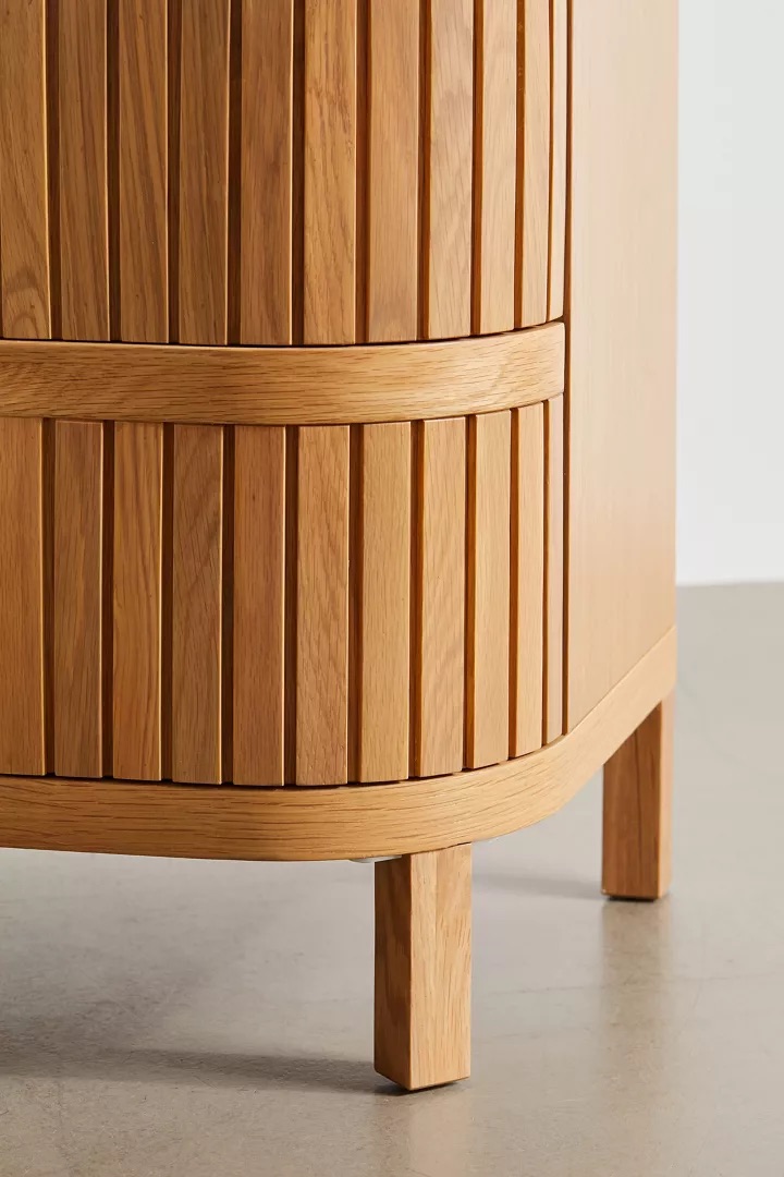 talent design, rattan detaylı şifonyer, meşe ahşap şifonyer, çekmeceli depolama ünitesi, minimalist tasarım şifonyer, doğal malzemeli şifonyer, İskandinav tarzı mobilya, modern yatak odası şifonyeri, rustik tasarım şifonyer, zarif ahşap şifonyer, el yapımı şifonyer mobilyası, rattan kapaklı çekmeceli dolap, doğal ahşap mobilya, estetik ve fonksiyonel şifonyer, şık depolama çözümü, dekoratif şifonyer tasarımı, Meşe aynalı yüksek şifonyer, sekiz çekmeceli şifonyer, eskitme şifonyer, bombe çekmeceli şifonyer, yüksek şifonyer, torna ayaklı şifonyer