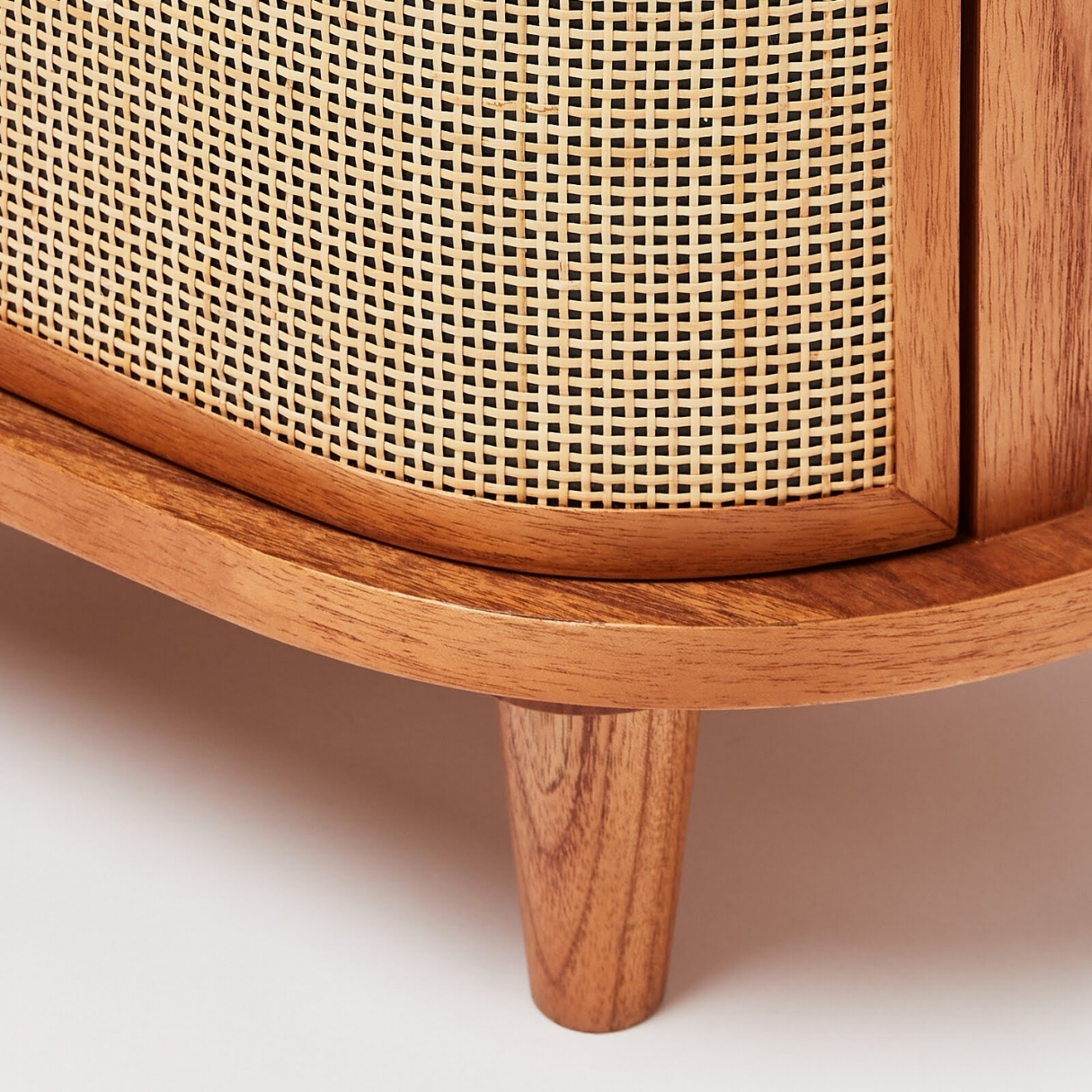talent design, rattan detaylı şifonyer, meşe ahşap şifonyer, çekmeceli depolama ünitesi, minimalist tasarım şifonyer, doğal malzemeli şifonyer, İskandinav tarzı mobilya, modern yatak odası şifonyeri, rustik tasarım şifonyer, zarif ahşap şifonyer, el yapımı şifonyer mobilyası, rattan kapaklı çekmeceli dolap, doğal ahşap mobilya, estetik ve fonksiyonel şifonyer, şık depolama çözümü, dekoratif şifonyer tasarımı, Meşe aynalı yüksek şifonyer, sekiz çekmeceli şifonyer, eskitme şifonyer, bombe çekmeceli şifonyer, yüksek şifonyer, torna ayaklı şifonyer