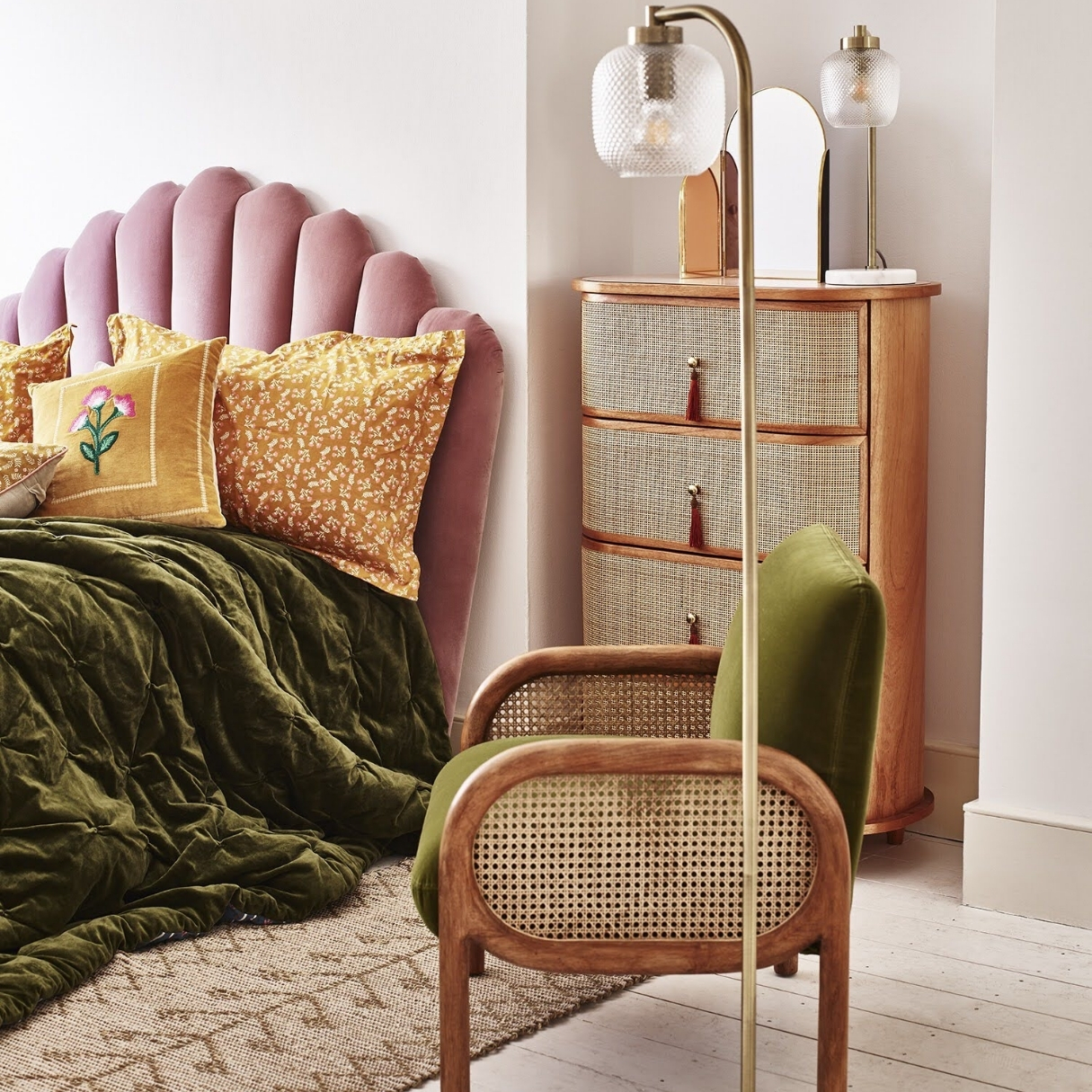talent design, rattan detaylı şifonyer, meşe ahşap şifonyer, çekmeceli depolama ünitesi, minimalist tasarım şifonyer, doğal malzemeli şifonyer, İskandinav tarzı mobilya, modern yatak odası şifonyeri, rustik tasarım şifonyer, zarif ahşap şifonyer, el yapımı şifonyer mobilyası, rattan kapaklı çekmeceli dolap, doğal ahşap mobilya, estetik ve fonksiyonel şifonyer, şık depolama çözümü, dekoratif şifonyer tasarımı, Meşe aynalı yüksek şifonyer, sekiz çekmeceli şifonyer, eskitme şifonyer, bombe çekmeceli şifonyer, yüksek şifonyer, torna ayaklı şifonyer