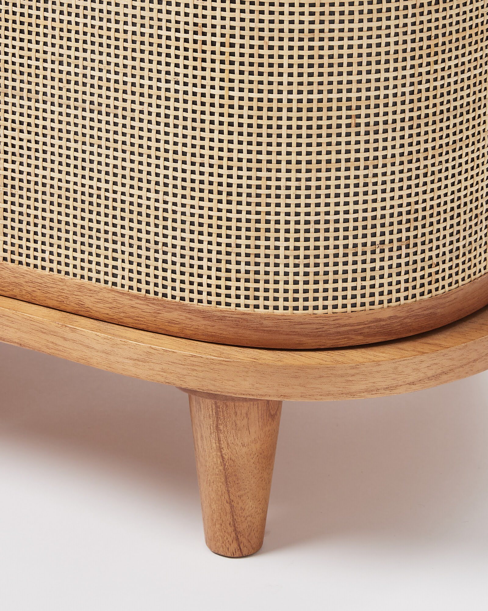 talent design, rattan kapaklı TV ünitesi, meşe ahşap konsol, minimalist tasarım TV sehpası, modern TV ünitesi, doğal malzemeli konsol, İskandinav tarzı mobilya, şık oturma odası konsolu, rustik TV sehpası, rattan detaylı mobilya, zarif tasarım TV ünitesi, doğal ahşap TV sehpası, el yapımı konsol tasarımı, dekoratif oturma odası konsolu, fonksiyonel TV ünitesi, estetik ve dayanıklı mobilya, Retro İskandinav tv ünitesi, Bombeli kapaklı tv ünitesi, beyazlatılmış meşe tv ünitesi, çekmeceli ceviz tv ünitesi, beyaz eskitme tv ünitesi