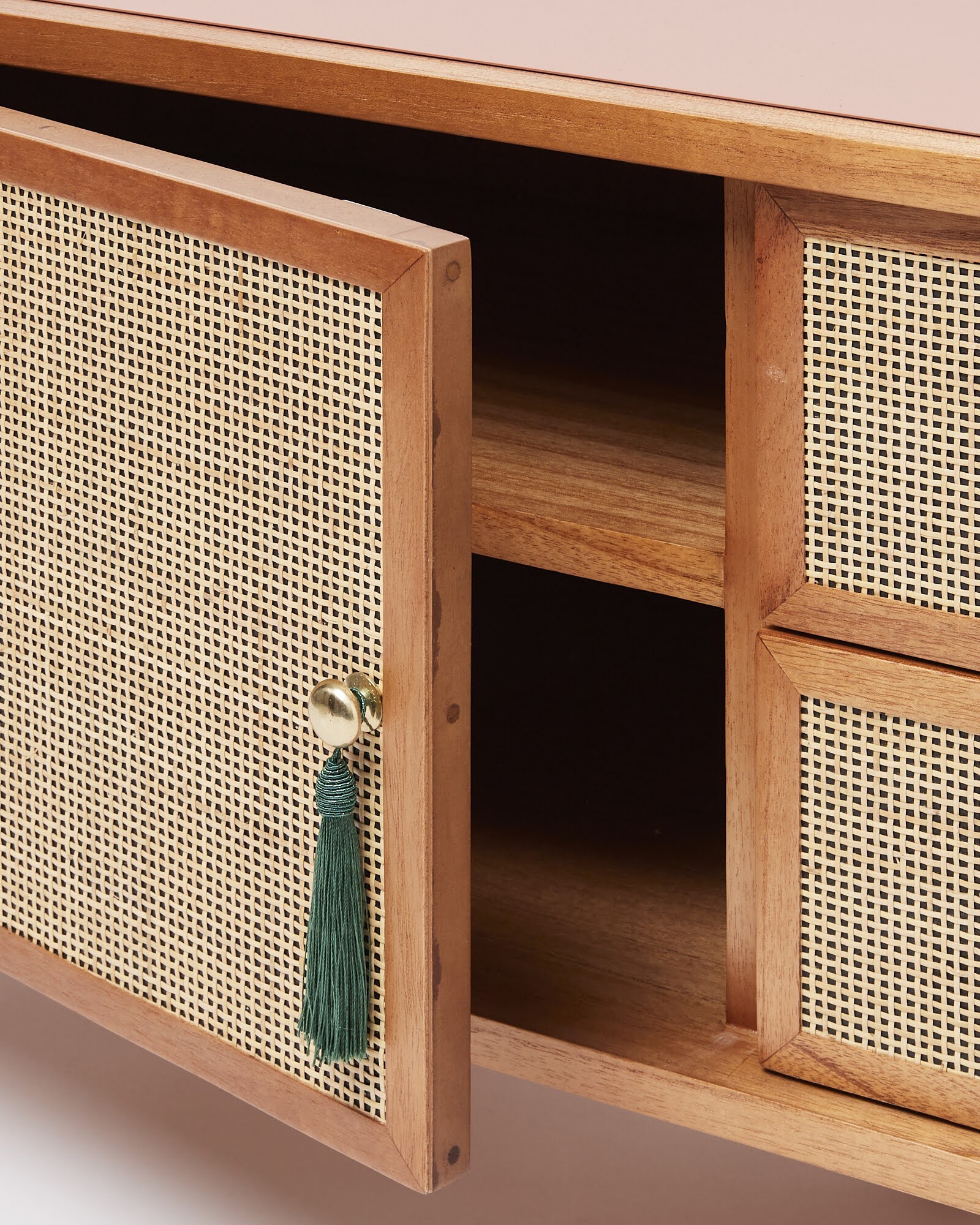 talent design, rattan kapaklı TV ünitesi, meşe ahşap konsol, minimalist tasarım TV sehpası, modern TV ünitesi, doğal malzemeli konsol, İskandinav tarzı mobilya, şık oturma odası konsolu, rustik TV sehpası, rattan detaylı mobilya, zarif tasarım TV ünitesi, doğal ahşap TV sehpası, el yapımı konsol tasarımı, dekoratif oturma odası konsolu, fonksiyonel TV ünitesi, estetik ve dayanıklı mobilya, Retro İskandinav tv ünitesi, Bombeli kapaklı tv ünitesi, beyazlatılmış meşe tv ünitesi, çekmeceli ceviz tv ünitesi, beyaz eskitme tv ünitesi