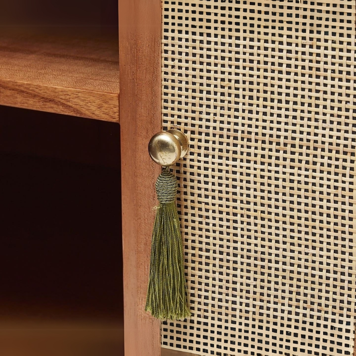 talent design, rattan kapaklı konsol, meşe ahşap büfe, minimalist tasarım konsol, modern depolama mobilyası, çekmeceli konsol tasarımı, İskandinav tarzı mobilya, doğal ahşap konsol, şık oturma odası mobilyası, zarif tasarım konsol, rustik rattan detaylı büfe, doğal malzemeli büfe, el yapımı ahşap konsol, dekoratif depolama çözümü, estetik ve fonksiyonel konsol, modern iç mekan büfe, El oyması kapaklı büfe, servant, servant dolabı