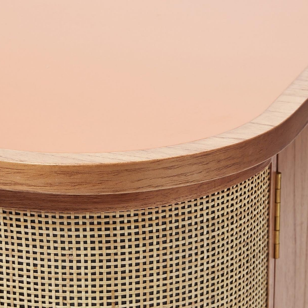 talent design, rattan kapaklı konsol, meşe ahşap büfe, minimalist tasarım konsol, modern depolama mobilyası, çekmeceli konsol tasarımı, İskandinav tarzı mobilya, doğal ahşap konsol, şık oturma odası mobilyası, zarif tasarım konsol, rustik rattan detaylı büfe, doğal malzemeli büfe, el yapımı ahşap konsol, dekoratif depolama çözümü, estetik ve fonksiyonel konsol, modern iç mekan büfe, El oyması kapaklı büfe, servant, servant dolabı