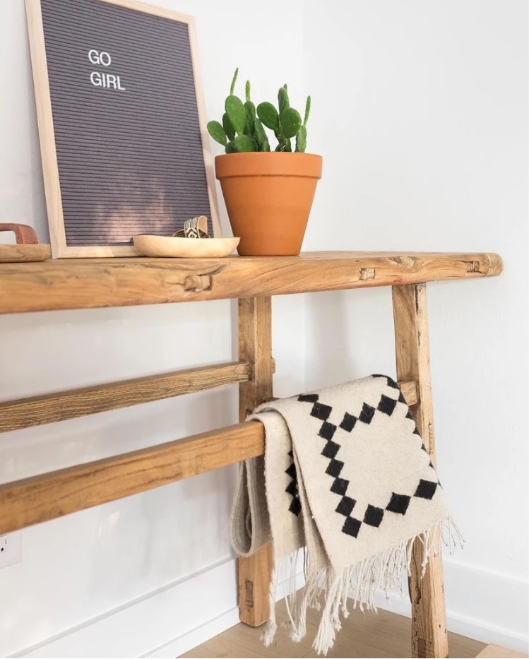 talent design, masif ahşap dresuar, doğal ahşap konsol, torna ayaklı dresuar, İskandinav tasarım dresuar, minimalist ahşap mobilya, modern dresuar tasarımı, rustik doğal ahşap dresuar, şık oturma odası konsolu, el yapımı ahşap dresuar, doğal cilalı ahşap masa, sade ve zarif dresuar, masif ayaklı mobilya, estetik iç mekan mobilyası, ahşap dekoratif dresuar, ergonomik dresuar tasarımı, El oyması kapaklı dresuar, eski görünümlü dresuar