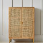 talent design, rattan kapaklı konsol, meşe ahşap büfe, minimalist tasarım konsol, modern depolama mobilyası, çekmeceli konsol tasarımı, İskandinav tarzı mobilya, doğal ahşap konsol, şık oturma odası mobilyası, zarif tasarım konsol, rustik rattan detaylı büfe, doğal malzemeli büfe, el yapımı ahşap konsol, dekoratif depolama çözümü, estetik ve fonksiyonel konsol, modern iç mekan büfe, El oyması kapaklı büfe, servant, servant dolabı