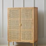 talent design, rattan kapaklı konsol, meşe ahşap büfe, minimalist tasarım konsol, modern depolama mobilyası, çekmeceli konsol tasarımı, İskandinav tarzı mobilya, doğal ahşap konsol, şık oturma odası mobilyası, zarif tasarım konsol, rustik rattan detaylı büfe, doğal malzemeli büfe, el yapımı ahşap konsol, dekoratif depolama çözümü, estetik ve fonksiyonel konsol, modern iç mekan büfe, El oyması kapaklı büfe, servant, servant dolabı