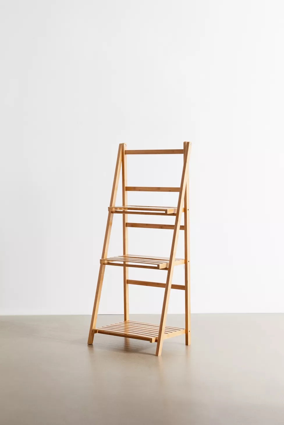talent design, masif ahşap kitaplık, retro kitaplık tasarımı, açık raflı kitaplık, vintage tarz kitaplık, doğal ahşap raf ünitesi, minimalist kitaplık modeli, modern ahşap raf sistemi, dekoratif kitaplık, oturma odası kitaplık, şık raflı kitaplık, ergonomik ahşap kitaplık, el yapımı kitaplık mobilya, İskandinav tasarım kitaplık, doğal malzemeli raf ünitesi, iç mekan ahşap dekorasyon