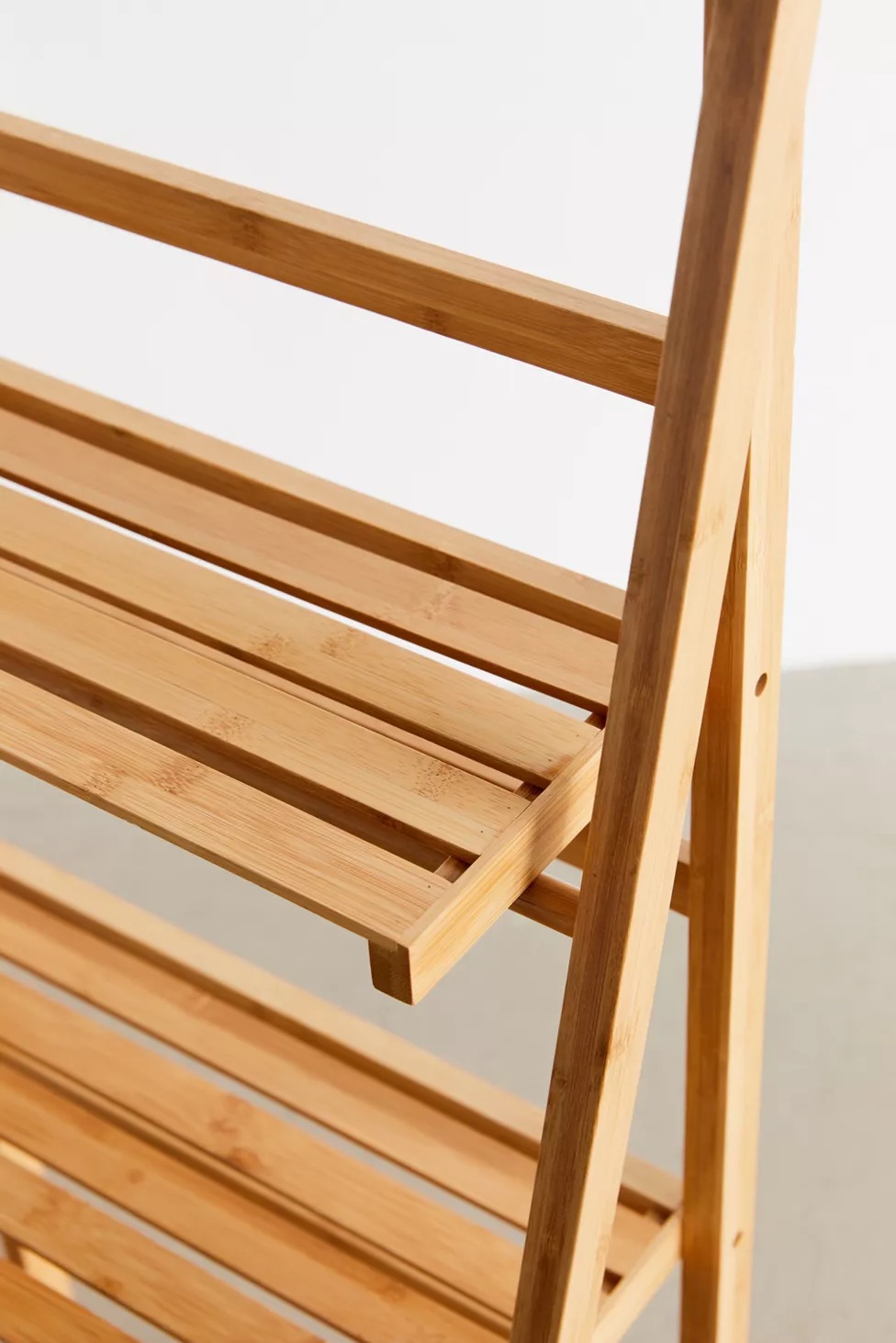 talent design, masif ahşap kitaplık, retro kitaplık tasarımı, açık raflı kitaplık, vintage tarz kitaplık, doğal ahşap raf ünitesi, minimalist kitaplık modeli, modern ahşap raf sistemi, dekoratif kitaplık, oturma odası kitaplık, şık raflı kitaplık, ergonomik ahşap kitaplık, el yapımı kitaplık mobilya, İskandinav tasarım kitaplık, doğal malzemeli raf ünitesi, iç mekan ahşap dekorasyon