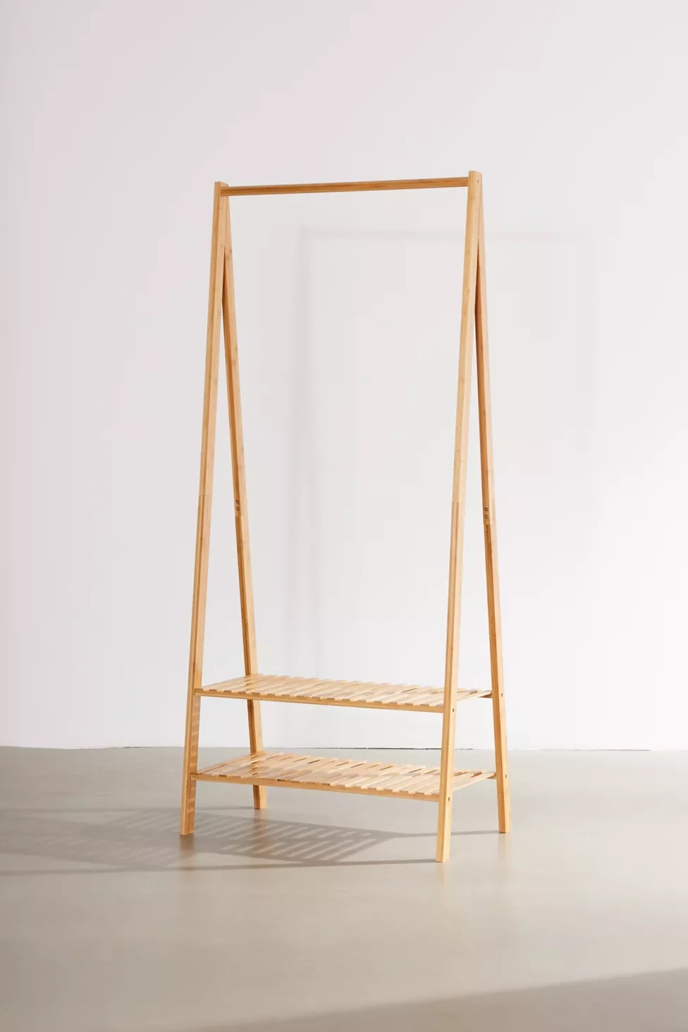 talent design, masif ahşap kitaplık, retro kitaplık tasarımı, açık raflı kitaplık, vintage tarz kitaplık, doğal ahşap raf ünitesi, minimalist kitaplık modeli, modern ahşap raf sistemi, dekoratif kitaplık, oturma odası kitaplık, şık raflı kitaplık, ergonomik ahşap kitaplık, el yapımı kitaplık mobilya, İskandinav tasarım kitaplık, doğal malzemeli raf ünitesi, iç mekan ahşap dekorasyon