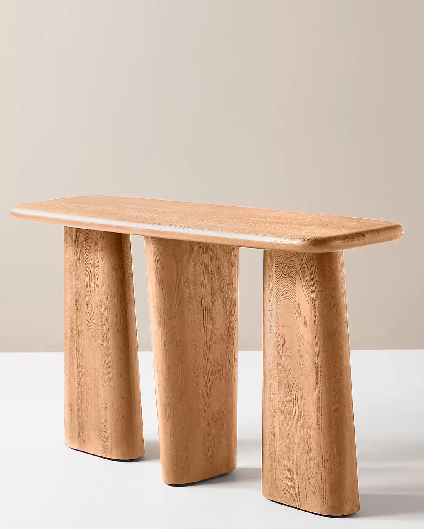 talent design, masif ahşap dresuar, doğal ahşap konsol, torna ayaklı dresuar, İskandinav tasarım dresuar, minimalist ahşap mobilya, modern dresuar tasarımı, rustik doğal ahşap dresuar, şık oturma odası konsolu, el yapımı ahşap dresuar, doğal cilalı ahşap masa, sade ve zarif dresuar, masif ayaklı mobilya, estetik iç mekan mobilyası, ahşap dekoratif dresuar, ergonomik dresuar tasarımı, El oyması kapaklı dresuar