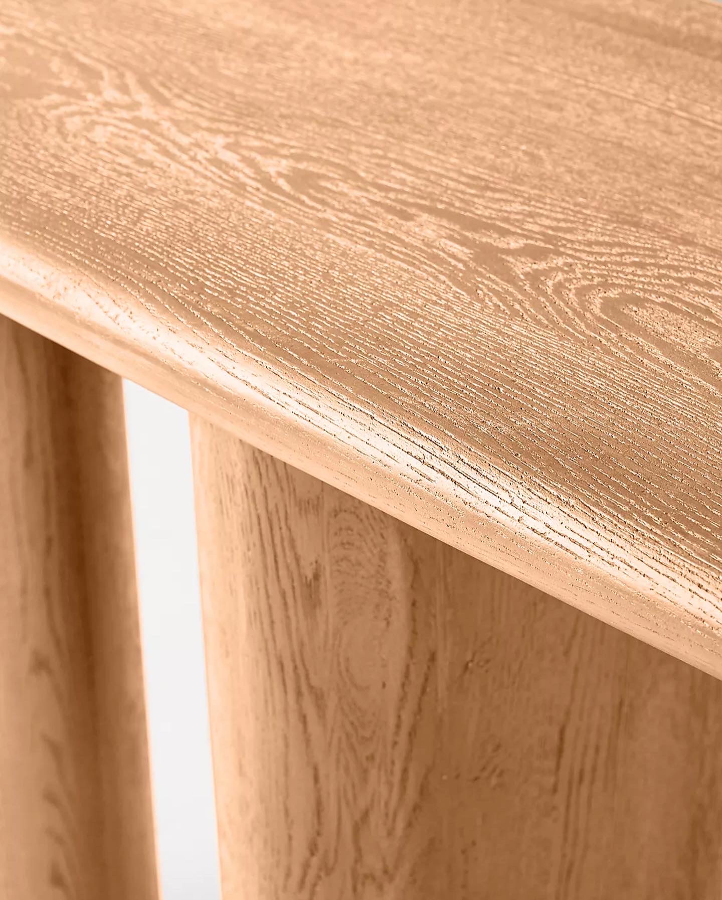 talent design, masif ahşap dresuar, doğal ahşap konsol, torna ayaklı dresuar, İskandinav tasarım dresuar, minimalist ahşap mobilya, modern dresuar tasarımı, rustik doğal ahşap dresuar, şık oturma odası konsolu, el yapımı ahşap dresuar, doğal cilalı ahşap masa, sade ve zarif dresuar, masif ayaklı mobilya, estetik iç mekan mobilyası, ahşap dekoratif dresuar, ergonomik dresuar tasarımı, El oyması kapaklı dresuar