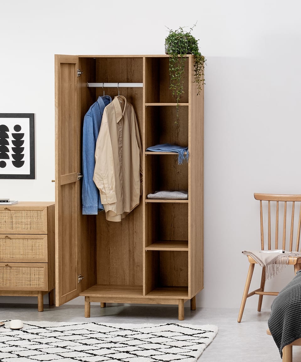talent_design, kavisli gardırop, rattan kapaklı dolap, doğal ahşap gardırop, minimalist tasarım gardırop, modern yatak odası dolabı, meşe gardırop, zarif tasarım dolap, şık depolama çözümü, doğal malzemeli dolap, İskandinav tarzı gardırop, rustik rattan detaylı dolap, dekoratif gardırop tasarımı, iç mekan depolama mobilyası, el yapımı ahşap gardırop, otantik rattan kapaklı mobilya, Ahşap gardırop, El oyması gardırop, Masif kapaklı gardırop, Eskitme beyaz gardırop, Özel tasarım gardırop, Yaşam çiçeği motifli dolap, Dekoratif el yapımı mobilya, Rustik beyaz gardırop, Vintage dolap modelleri, Otantik gardırop tasarımı, Doğal ahşap dolap, Şık beyaz gardırop, Zarif oymalı dolap, Sanatsal tasarım dolap, El işçiliği detaylı gardırop, Modern klasik dolap, Ahşap dekor dolap, Nişantaşı özel mobilya, Özgün tasarımlı gardırop, Antik görünümlü dolap