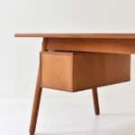 talent design, rattan kapaklı çalışma masası, meşe ahşap masa, retro çalışma masası, İskandinav tasarım masa, doğal malzemeli masa, minimalist çalışma masası, modern ofis masası, şık ev ofis mobilyası, ergonomik çalışma masası, rattan detaylı ofis masası, ahşap masa tasarımı, zarif ofis mobilyası, el yapımı ahşap masa, depolamalı çalışma masası, estetik ve fonksiyonel masa, modern çalışma masası, İskandinav tarz masa, ahşap çalışma masası, doğal malzemeli masa, minimal tasarım masa, ergonomik çalışma masası, şık çalışma mobilyası, estetik çalışma alanı, masif ahşap masa, sade tasarım masa, bohem tarz masa, fonksiyonel çalışma masası, ofis için çalışma masası, ev ofis mobilyası, dekoratif çalışma masası, lüks çalışma mobilyası, çağdaş masa tasarımı, doğal tonlarda masa, rustik çalışma masası, kompakt tasarım masa, çok amaçlı masa, hafif ve dayanıklı masa, tasarımcı masa, modern iç mekan mobilyası, şık masa düzeni