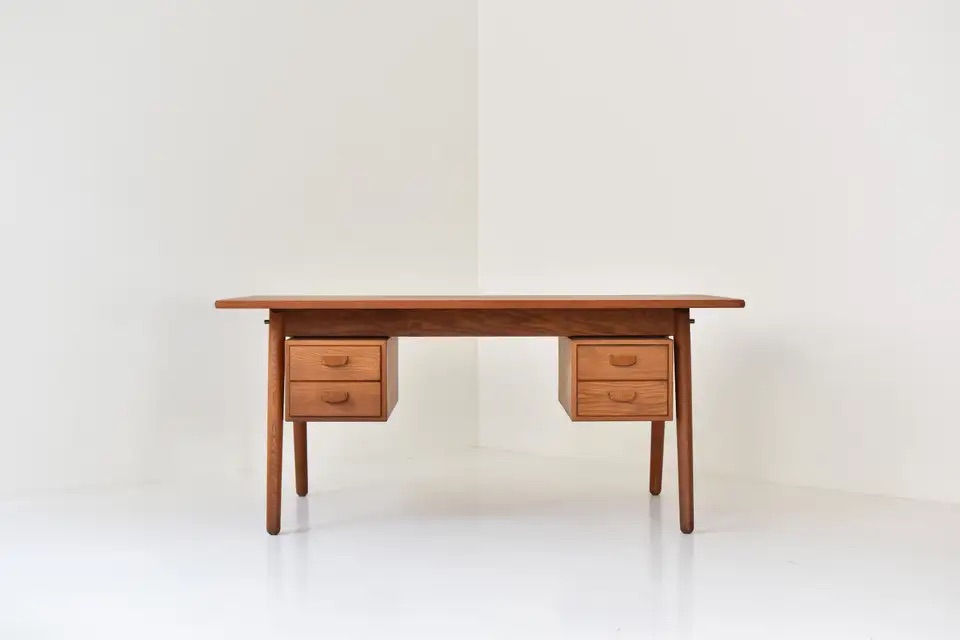 talent design, rattan kapaklı çalışma masası, meşe ahşap masa, retro çalışma masası, İskandinav tasarım masa, doğal malzemeli masa, minimalist çalışma masası, modern ofis masası, şık ev ofis mobilyası, ergonomik çalışma masası, rattan detaylı ofis masası, ahşap masa tasarımı, zarif ofis mobilyası, el yapımı ahşap masa, depolamalı çalışma masası, estetik ve fonksiyonel masa, modern çalışma masası, İskandinav tarz masa, ahşap çalışma masası, doğal malzemeli masa, minimal tasarım masa, ergonomik çalışma masası, şık çalışma mobilyası, estetik çalışma alanı, masif ahşap masa, sade tasarım masa, bohem tarz masa, fonksiyonel çalışma masası, ofis için çalışma masası, ev ofis mobilyası, dekoratif çalışma masası, lüks çalışma mobilyası, çağdaş masa tasarımı, doğal tonlarda masa, rustik çalışma masası, kompakt tasarım masa, çok amaçlı masa, hafif ve dayanıklı masa, tasarımcı masa, modern iç mekan mobilyası, şık masa düzeni