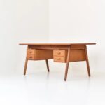 talent design, rattan kapaklı çalışma masası, meşe ahşap masa, retro çalışma masası, İskandinav tasarım masa, doğal malzemeli masa, minimalist çalışma masası, modern ofis masası, şık ev ofis mobilyası, ergonomik çalışma masası, rattan detaylı ofis masası, ahşap masa tasarımı, zarif ofis mobilyası, el yapımı ahşap masa, depolamalı çalışma masası, estetik ve fonksiyonel masa, modern çalışma masası, İskandinav tarz masa, ahşap çalışma masası, doğal malzemeli masa, minimal tasarım masa, ergonomik çalışma masası, şık çalışma mobilyası, estetik çalışma alanı, masif ahşap masa, sade tasarım masa, bohem tarz masa, fonksiyonel çalışma masası, ofis için çalışma masası, ev ofis mobilyası, dekoratif çalışma masası, lüks çalışma mobilyası, çağdaş masa tasarımı, doğal tonlarda masa, rustik çalışma masası, kompakt tasarım masa, çok amaçlı masa, hafif ve dayanıklı masa, tasarımcı masa, modern iç mekan mobilyası, şık masa düzeni