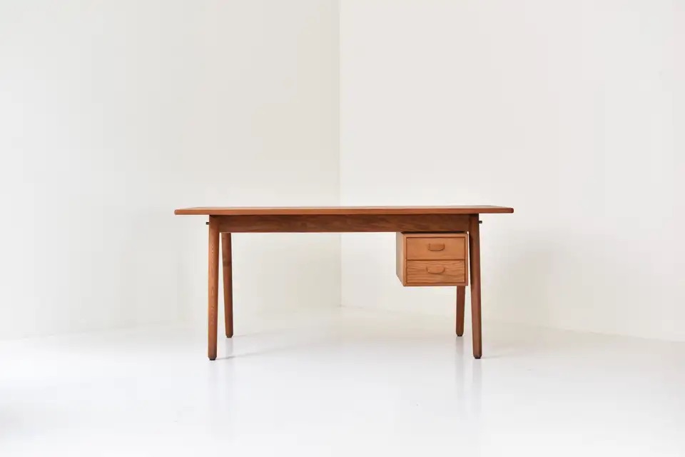 talent design, rattan kapaklı çalışma masası, meşe ahşap masa, retro çalışma masası, İskandinav tasarım masa, doğal malzemeli masa, minimalist çalışma masası, modern ofis masası, şık ev ofis mobilyası, ergonomik çalışma masası, rattan detaylı ofis masası, ahşap masa tasarımı, zarif ofis mobilyası, el yapımı ahşap masa, depolamalı çalışma masası, estetik ve fonksiyonel masa, modern çalışma masası, İskandinav tarz masa, ahşap çalışma masası, doğal malzemeli masa, minimal tasarım masa, ergonomik çalışma masası, şık çalışma mobilyası, estetik çalışma alanı, masif ahşap masa, sade tasarım masa, bohem tarz masa, fonksiyonel çalışma masası, ofis için çalışma masası, ev ofis mobilyası, dekoratif çalışma masası, lüks çalışma mobilyası, çağdaş masa tasarımı, doğal tonlarda masa, rustik çalışma masası, kompakt tasarım masa, çok amaçlı masa, hafif ve dayanıklı masa, tasarımcı masa, modern iç mekan mobilyası, şık masa düzeni