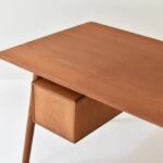 talent design, rattan kapaklı çalışma masası, meşe ahşap masa, retro çalışma masası, İskandinav tasarım masa, doğal malzemeli masa, minimalist çalışma masası, modern ofis masası, şık ev ofis mobilyası, ergonomik çalışma masası, rattan detaylı ofis masası, ahşap masa tasarımı, zarif ofis mobilyası, el yapımı ahşap masa, depolamalı çalışma masası, estetik ve fonksiyonel masa, modern çalışma masası, İskandinav tarz masa, ahşap çalışma masası, doğal malzemeli masa, minimal tasarım masa, ergonomik çalışma masası, şık çalışma mobilyası, estetik çalışma alanı, masif ahşap masa, sade tasarım masa, bohem tarz masa, fonksiyonel çalışma masası, ofis için çalışma masası, ev ofis mobilyası, dekoratif çalışma masası, lüks çalışma mobilyası, çağdaş masa tasarımı, doğal tonlarda masa, rustik çalışma masası, kompakt tasarım masa, çok amaçlı masa, hafif ve dayanıklı masa, tasarımcı masa, modern iç mekan mobilyası, şık masa düzeni