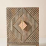 talent design, Çıtalı kapaklı Amerikan bar, meşe vitrin büfe, kavisli vitrin dolap, modern vitrin tasarımı, doğal ahşap vitrin, masif meşe dolap, şık vitrin dolap, cam kapaklı vitrin, dekoratif vitrin büfe, zarif vitrin modeli, ahşap kavisli dolap, rustik vitrin tasarımı, ergonomik vitrin büfe, minimalist vitrin dolap, doğal malzemeli vitrin, iç mekan dekorasyon dolabı, Modern vitrin dolabı, Mavi lake boyalı vitrin, İngiliz tarzı vitrin, Şık vitrin tasarımı, Cam kapaklı dolap, Dekoratif vitrin dolabı, Salon için vitrin, Masif vitrin modelleri, Özel tasarım dolap, Estetik vitrin mobilyası, Modern bufeler, Şık camlı dolap, Lake boyalı mobilya, Fonksiyonel vitrin tasarımı, El yapımı vitrin, Yüksek kaliteli dolap, Ahşap vitrin modelleri, Özgün dolap tasarımı, Klasik ve modern dolap, Mavi dekoratif mobilya, metal ayaklı büfe