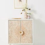 talent design, rattan kapaklı konsol, meşe ahşap büfe, minimalist tasarım konsol, modern depolama mobilyası, çekmeceli konsol tasarımı, İskandinav tarzı mobilya, doğal ahşap konsol, şık oturma odası mobilyası, zarif tasarım konsol, rustik rattan detaylı büfe, doğal malzemeli büfe, el yapımı ahşap konsol, dekoratif depolama çözümü, estetik ve fonksiyonel konsol, modern iç mekan büfe, El oyması kapaklı büfe, servant, servant dolabı