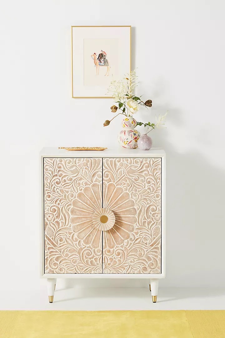 talent design, rattan kapaklı konsol, meşe ahşap büfe, minimalist tasarım konsol, modern depolama mobilyası, çekmeceli konsol tasarımı, İskandinav tarzı mobilya, doğal ahşap konsol, şık oturma odası mobilyası, zarif tasarım konsol, rustik rattan detaylı büfe, doğal malzemeli büfe, el yapımı ahşap konsol, dekoratif depolama çözümü, estetik ve fonksiyonel konsol, modern iç mekan büfe, El oyması kapaklı büfe, servant, servant dolabı