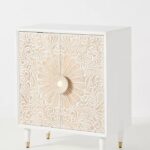 talent design, rattan kapaklı konsol, meşe ahşap büfe, minimalist tasarım konsol, modern depolama mobilyası, çekmeceli konsol tasarımı, İskandinav tarzı mobilya, doğal ahşap konsol, şık oturma odası mobilyası, zarif tasarım konsol, rustik rattan detaylı büfe, doğal malzemeli büfe, el yapımı ahşap konsol, dekoratif depolama çözümü, estetik ve fonksiyonel konsol, modern iç mekan büfe, El oyması kapaklı büfe, servant, servant dolabı