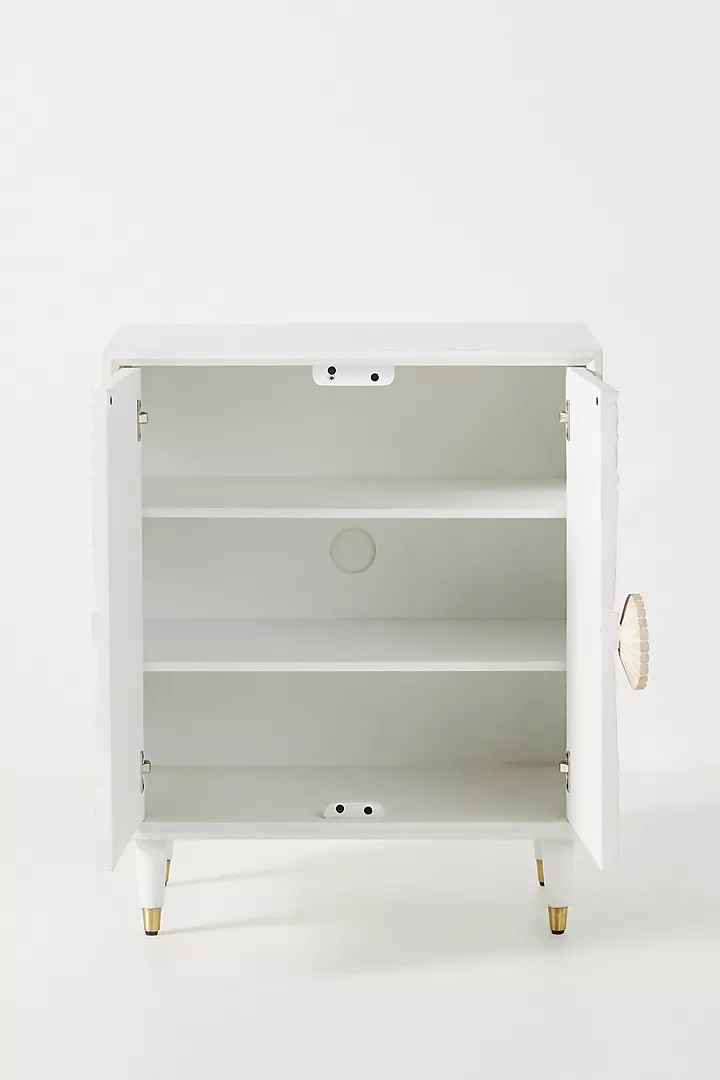 talent design, rattan kapaklı konsol, meşe ahşap büfe, minimalist tasarım konsol, modern depolama mobilyası, çekmeceli konsol tasarımı, İskandinav tarzı mobilya, doğal ahşap konsol, şık oturma odası mobilyası, zarif tasarım konsol, rustik rattan detaylı büfe, doğal malzemeli büfe, el yapımı ahşap konsol, dekoratif depolama çözümü, estetik ve fonksiyonel konsol, modern iç mekan büfe, El oyması kapaklı büfe, servant, servant dolabı