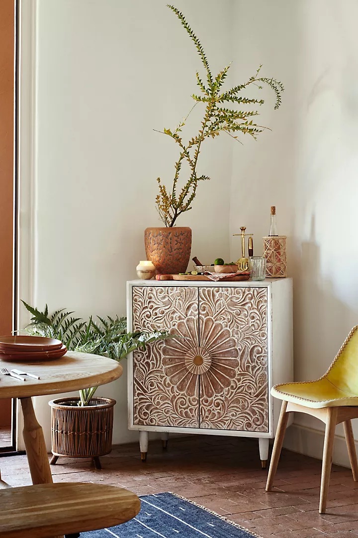 talent design, rattan kapaklı konsol, meşe ahşap büfe, minimalist tasarım konsol, modern depolama mobilyası, çekmeceli konsol tasarımı, İskandinav tarzı mobilya, doğal ahşap konsol, şık oturma odası mobilyası, zarif tasarım konsol, rustik rattan detaylı büfe, doğal malzemeli büfe, el yapımı ahşap konsol, dekoratif depolama çözümü, estetik ve fonksiyonel konsol, modern iç mekan büfe, El oyması kapaklı büfe, servant, servant dolabı