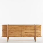 talent design, rattan kapaklı konsol, meşe ahşap büfe, minimalist tasarım konsol, modern depolama mobilyası, çekmeceli konsol tasarımı, İskandinav tarzı mobilya, doğal ahşap konsol, şık oturma odası mobilyası, zarif tasarım konsol, rustik rattan detaylı büfe, doğal malzemeli büfe, el yapımı ahşap konsol, dekoratif depolama çözümü, estetik ve fonksiyonel konsol, modern iç mekan büfe, El oyması kapaklı büfe, servant, servant dolabı