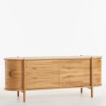 talent design, rattan kapaklı konsol, meşe ahşap büfe, minimalist tasarım konsol, modern depolama mobilyası, çekmeceli konsol tasarımı, İskandinav tarzı mobilya, doğal ahşap konsol, şık oturma odası mobilyası, zarif tasarım konsol, rustik rattan detaylı büfe, doğal malzemeli büfe, el yapımı ahşap konsol, dekoratif depolama çözümü, estetik ve fonksiyonel konsol, modern iç mekan büfe, El oyması kapaklı büfe, servant, servant dolabı