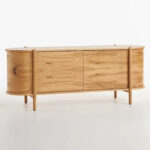 talent design, rattan kapaklı konsol, meşe ahşap büfe, minimalist tasarım konsol, modern depolama mobilyası, çekmeceli konsol tasarımı, İskandinav tarzı mobilya, doğal ahşap konsol, şık oturma odası mobilyası, zarif tasarım konsol, rustik rattan detaylı büfe, doğal malzemeli büfe, el yapımı ahşap konsol, dekoratif depolama çözümü, estetik ve fonksiyonel konsol, modern iç mekan büfe, El oyması kapaklı büfe, servant, servant dolabı