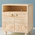 talent design, rattan kapaklı konsol, meşe ahşap büfe, minimalist tasarım konsol, modern depolama mobilyası, çekmeceli konsol tasarımı, İskandinav tarzı mobilya, doğal ahşap konsol, şık oturma odası mobilyası, zarif tasarım konsol, rustik rattan detaylı büfe, doğal malzemeli büfe, el yapımı ahşap konsol, dekoratif depolama çözümü, estetik ve fonksiyonel konsol, modern iç mekan büfe, El oyması kapaklı büfe, servant, servant dolabı